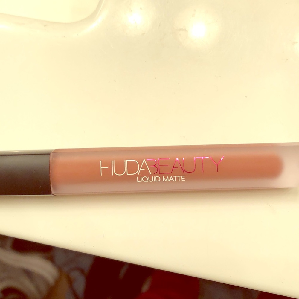 Huda Trendsetter Matte Lipstick